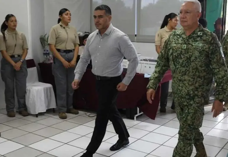 García Harfuch y titular del Ejército se reúnen en Michoacán para atender extorsiones a productores de limón