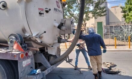 Sondeó COMAPA drenaje sanitario en la colonia Hacienda las Bugambilias